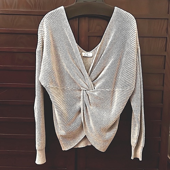 Elan Sweaters - NWOT Elan twist sweater. Soft gray. Medium.
